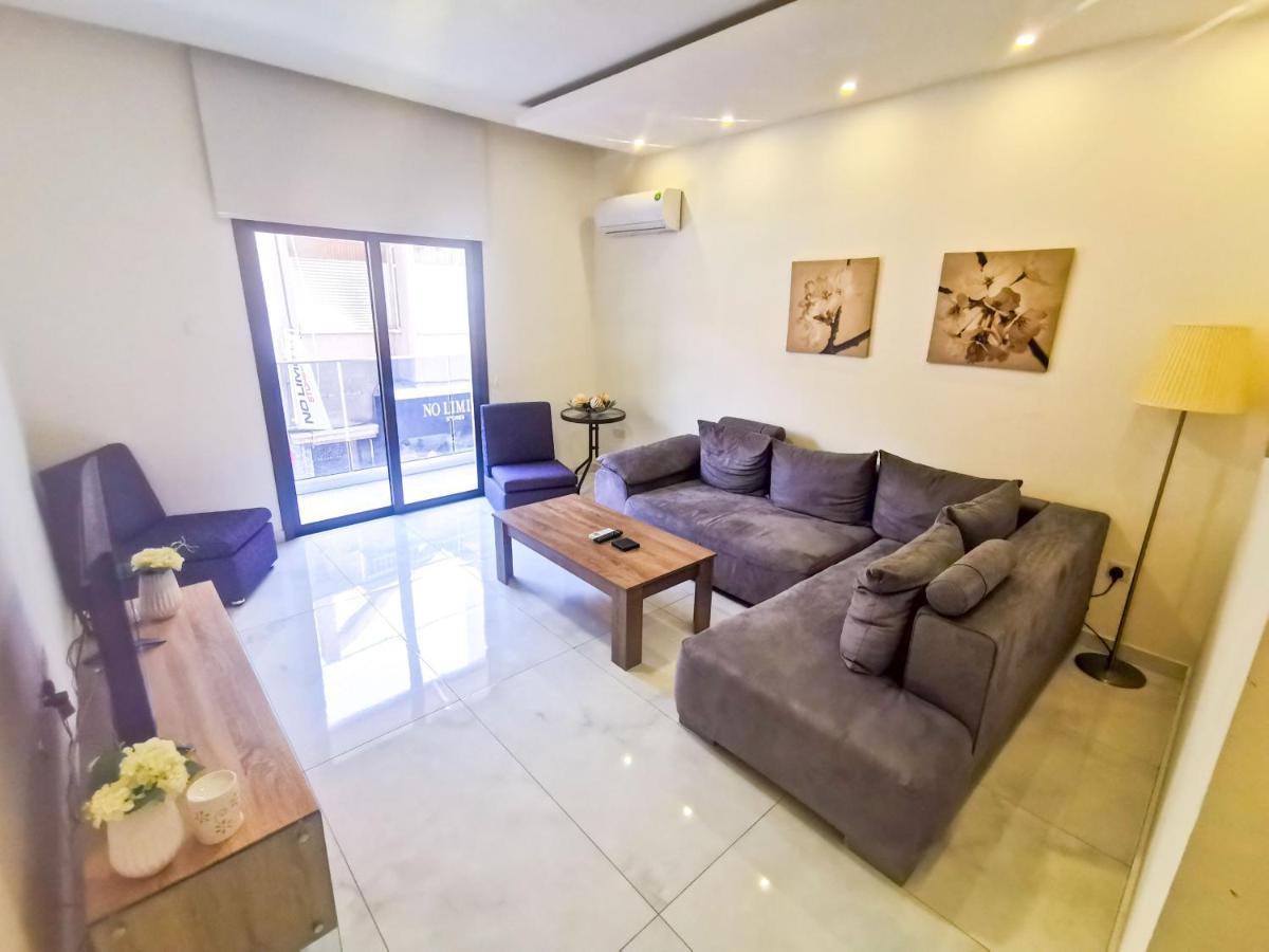 The White Pearl Apartment ラルナカ エクステリア 写真